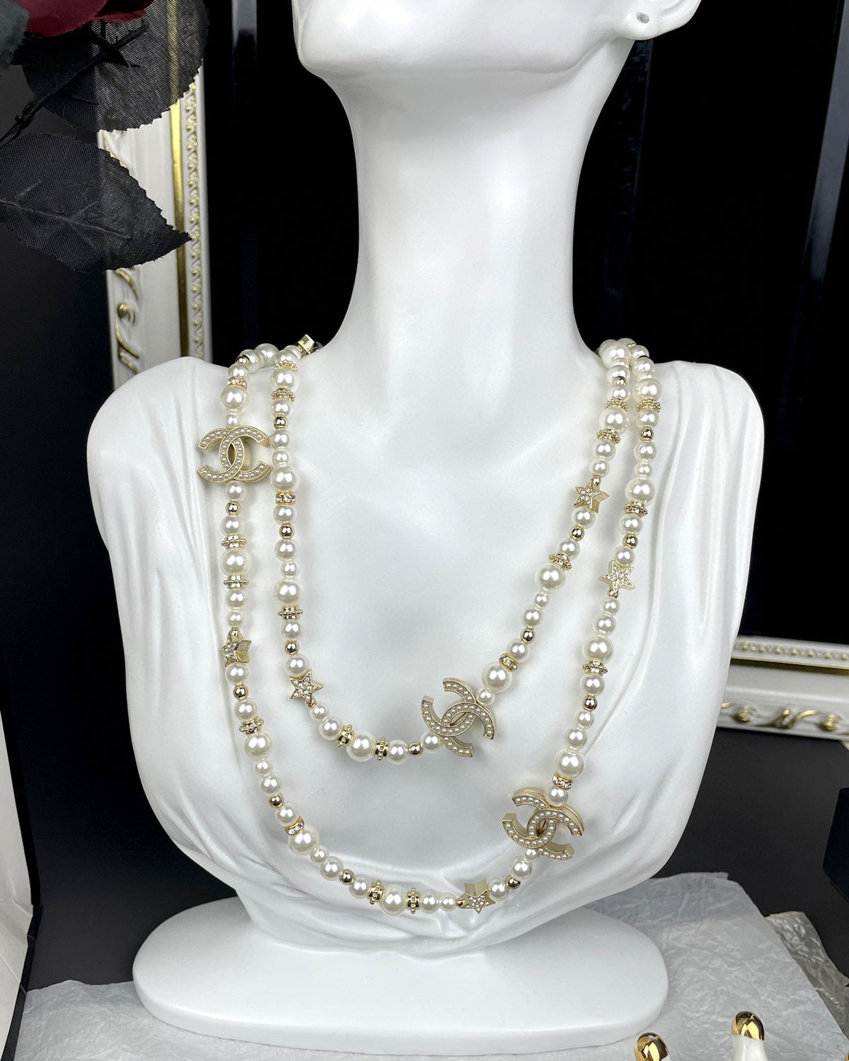 Chanel Pearls 18K Gold Necklace product image 2, provided for visual reference and product detail review