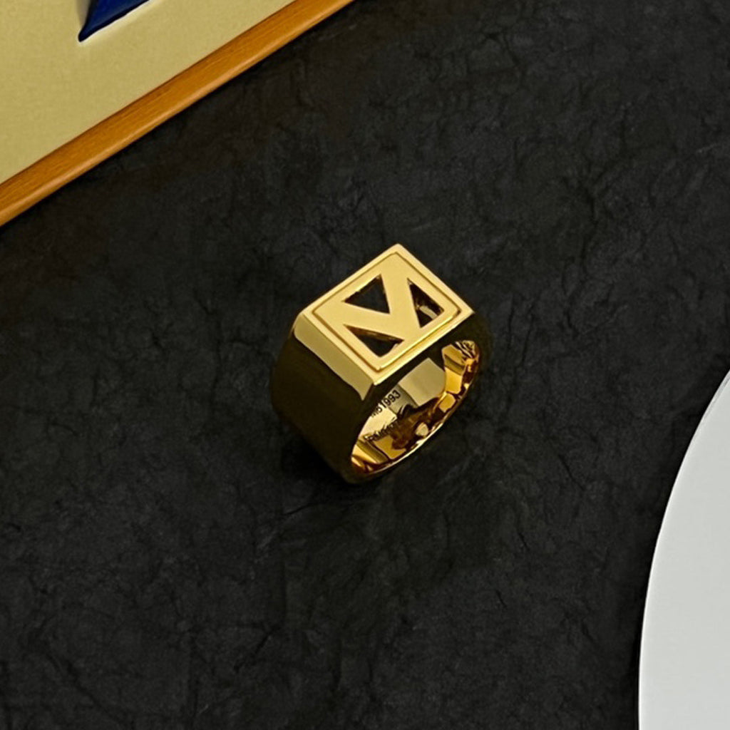 Louis Vuitton Vintage 18K Gold Ring product image 1, provided for visual reference and product detail review