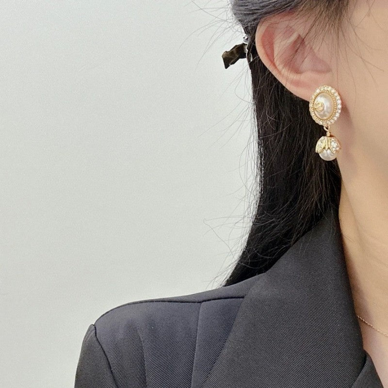 Gucci Double Flower Pearl 18K Gold Earrings product image 8, provided for visual reference and product detail review