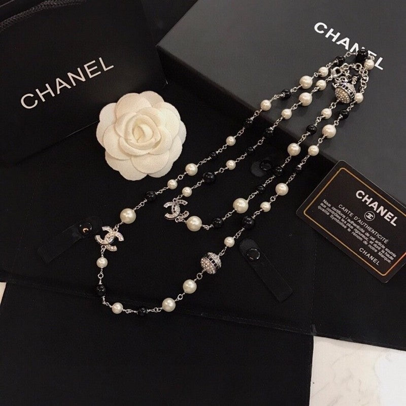 Chanel Long Black Pearl 18K Gold Necklace product image 4, provided for visual reference and product detail review