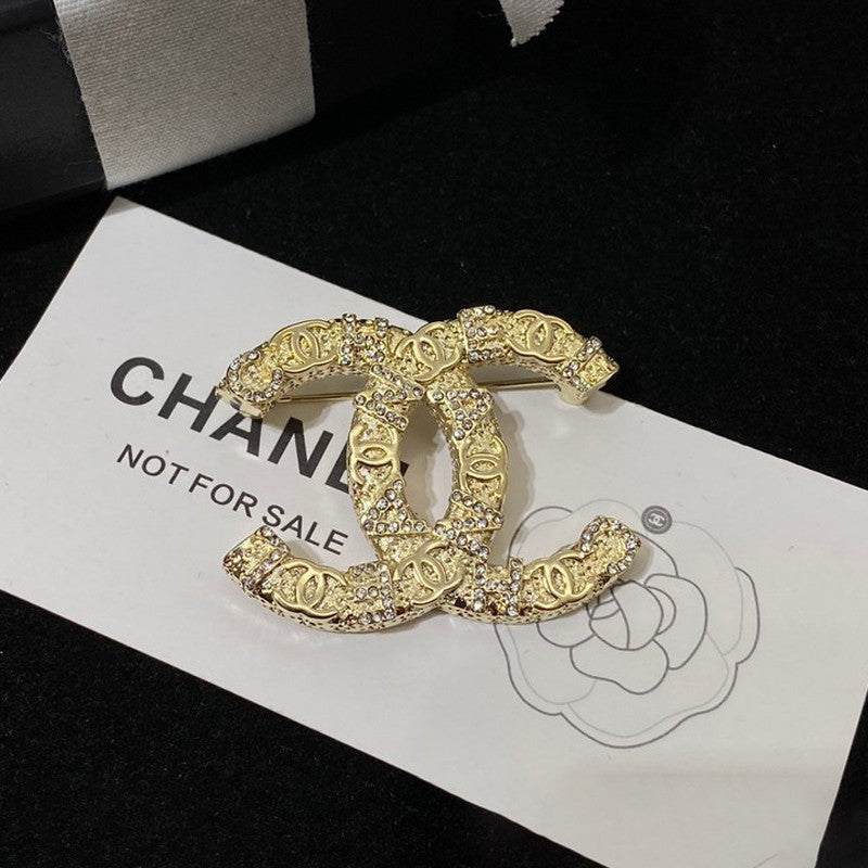Chanel Diamond Gold 18K Gold Brooch product image 1, provided for visual reference and product detail review