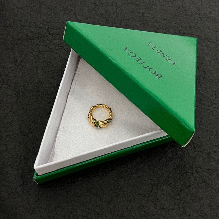 Bvlgari Green Crystals 18K Gold Ring product image 3, provided for visual reference and product detail review