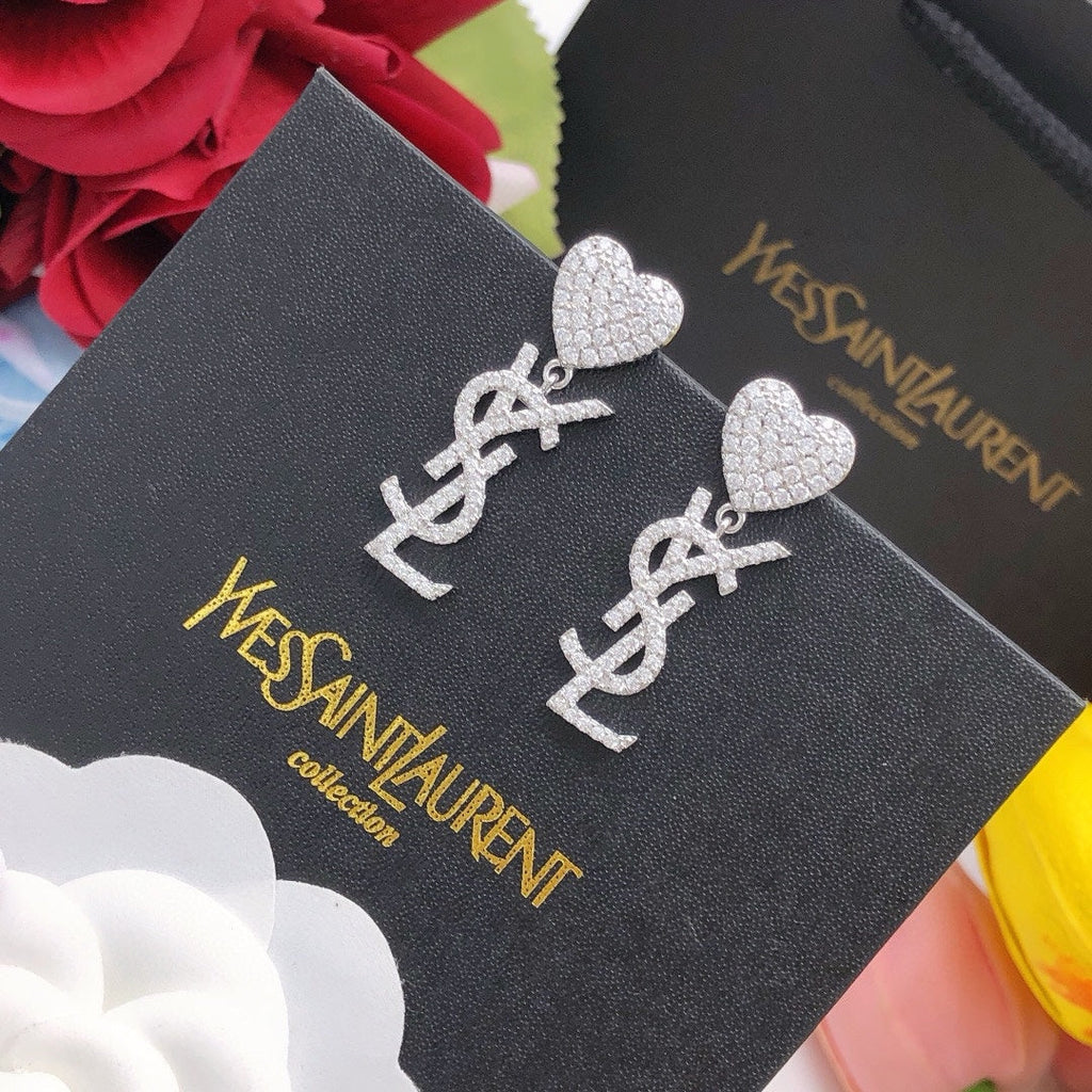 YSL Heart Diamonds 18K Gold Earrings product image 4, provided for visual reference and product detail review