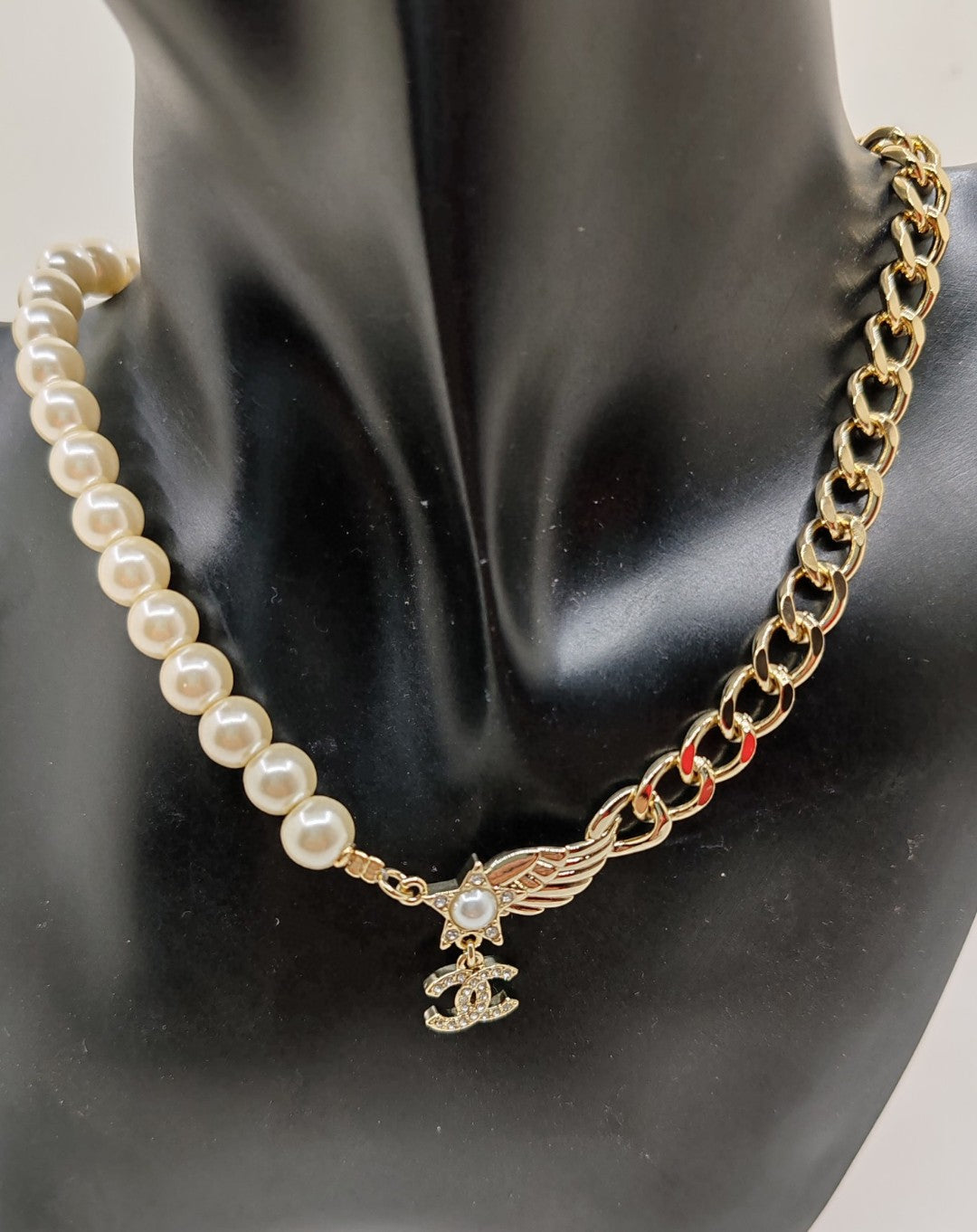 Chanel Pearl Chain Choker 18K Gold Necklace product image 2, provided for visual reference and product detail review