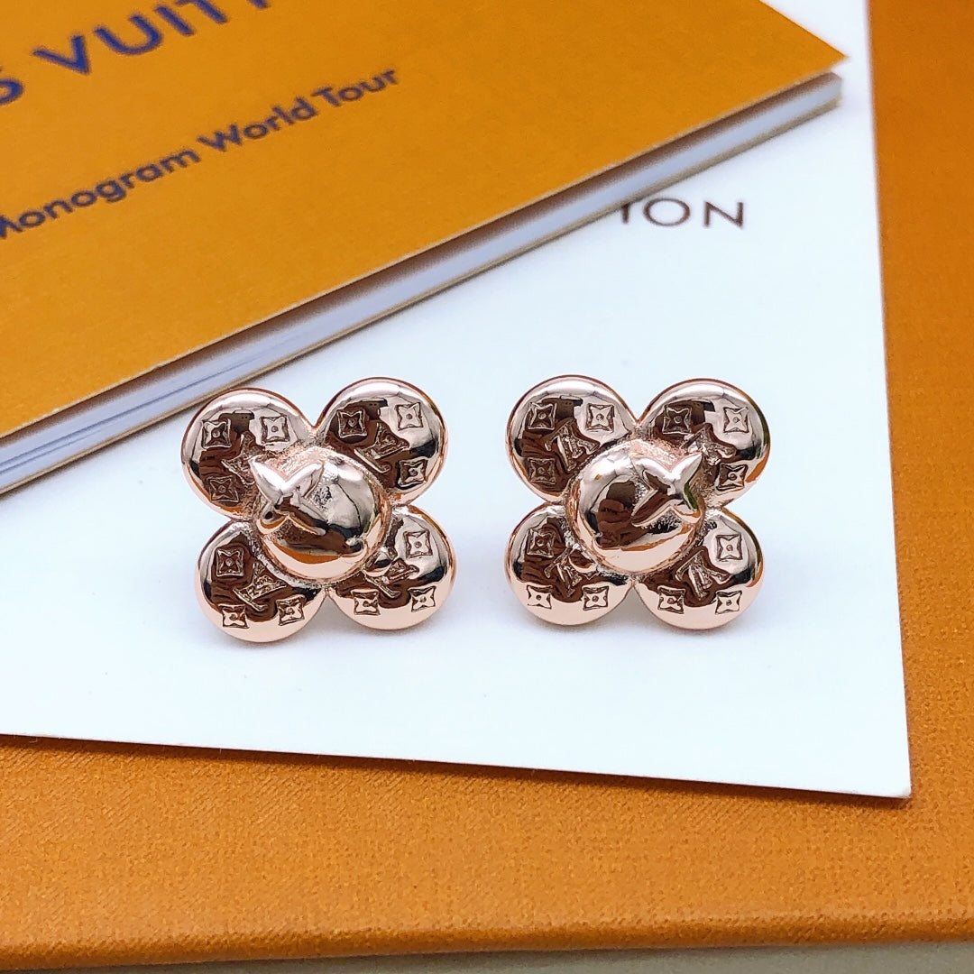 Louis Vuitton Vivienne 18K Gold Earrings product image 2, provided for visual reference and product detail review