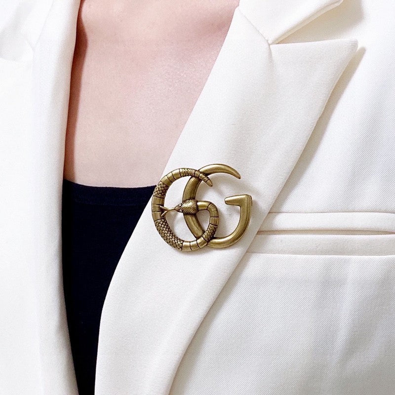 Gucci Double Snake 18K Gold Brooch product image 2, provided for visual reference and product detail review