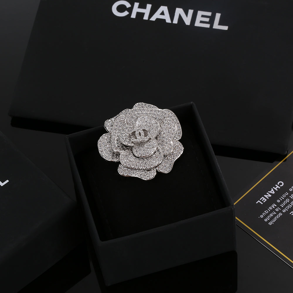Chanel Camellia Diamonds 18K Gold Brooch product image 2, provided for visual reference and product detail review