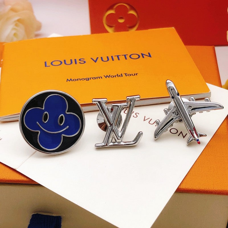 Louis Vuitton Plane 18K Gold Brooch product image 5, provided for visual reference and product detail review
