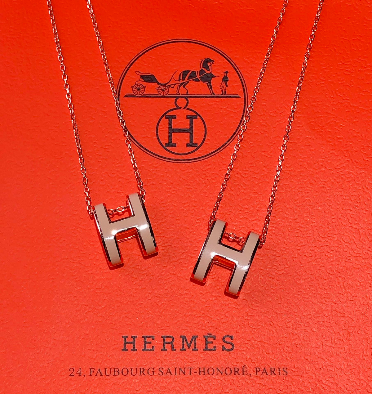 Hermes Mini Pop Grey 18K Gold Necklace product image 11, provided for visual reference and product detail review