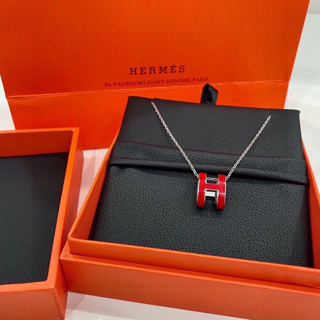 Hermes Mini Pop Red 18K Gold Necklace product image 4, provided for visual reference and product detail review
