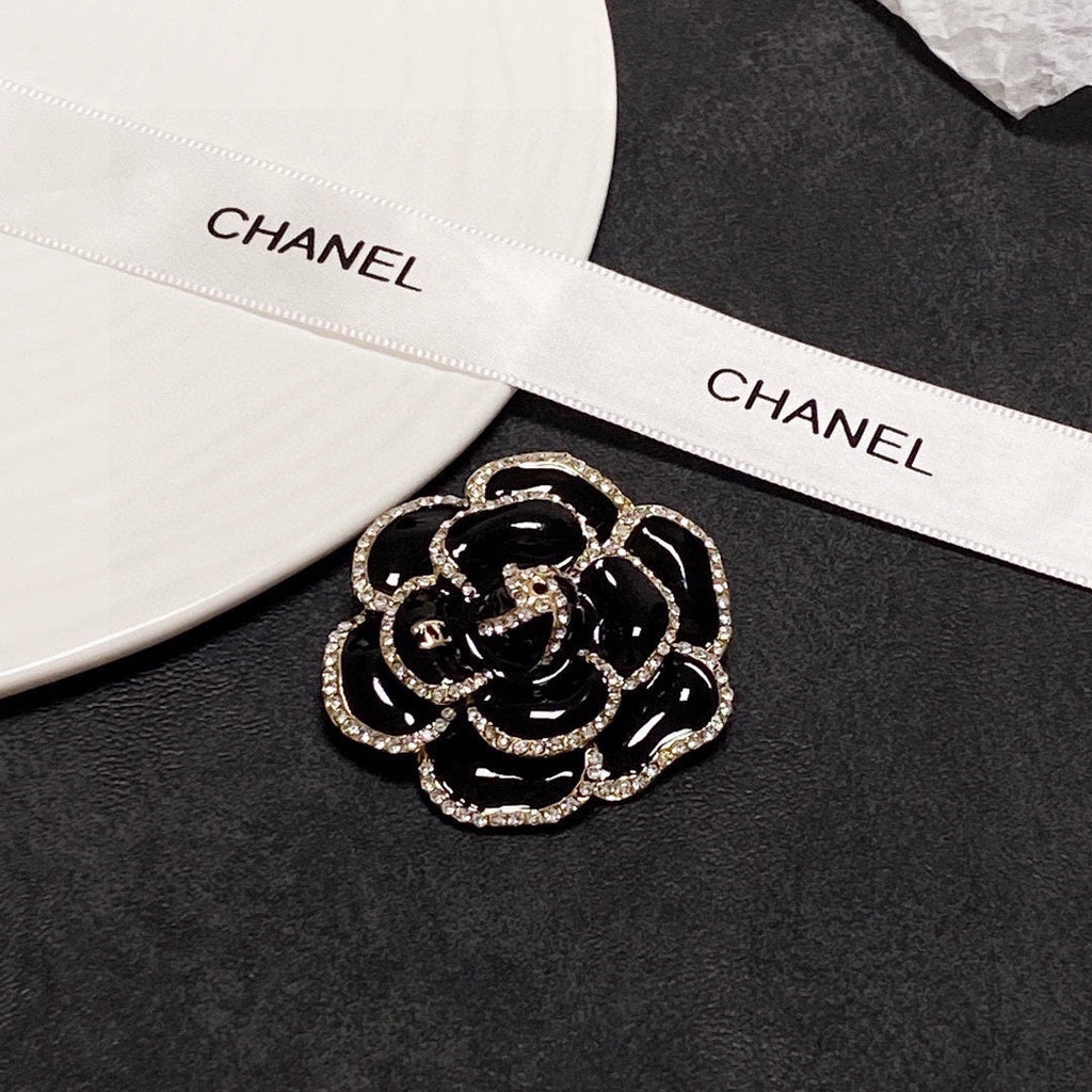 Chanel Black Flower 18K Gold Brooch product image 3, provided for visual reference and product detail review