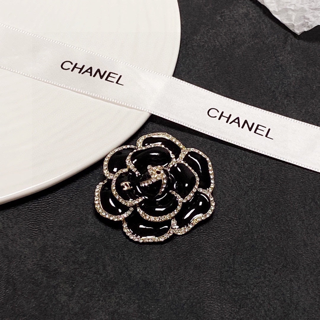 Chanel Black Flower 18K Gold Brooch product image 3, provided for visual reference and product detail review