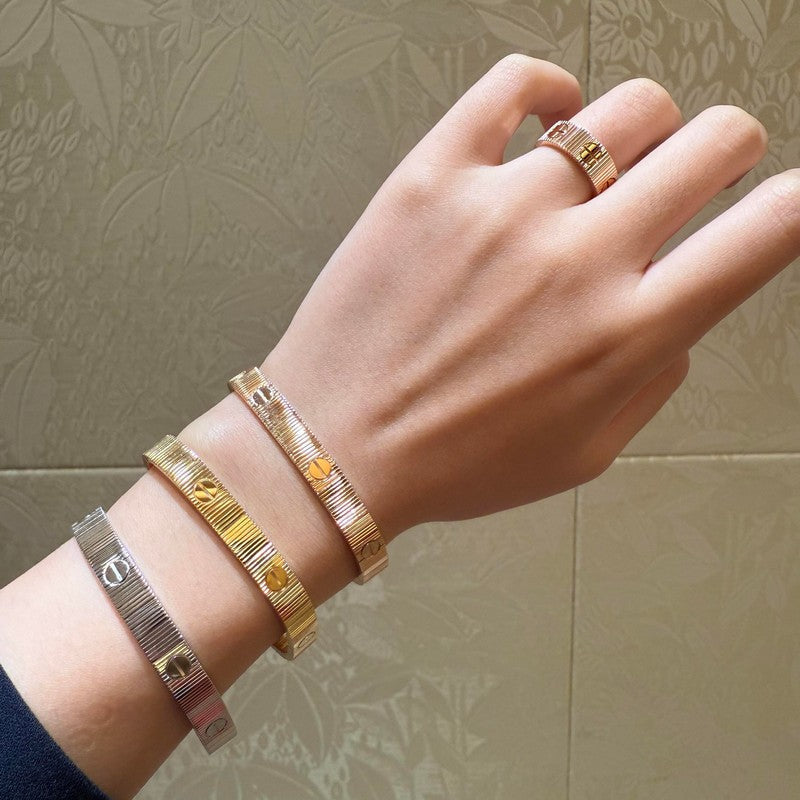 Love Unlimited 18K Gold Bracelet product image 6, provided for visual reference and product detail review