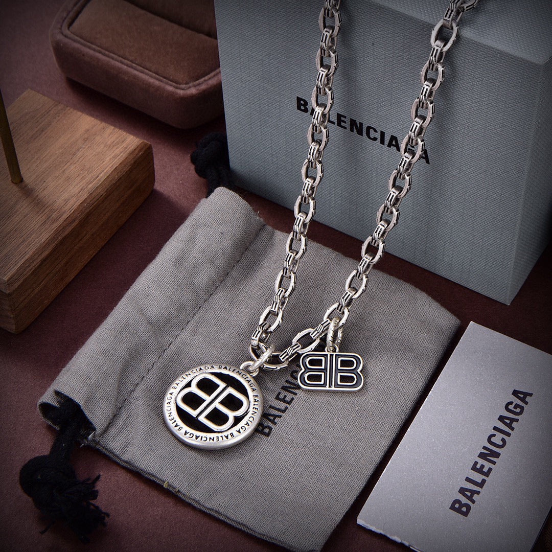 Balenciaga Chain 18K Gold Necklace product image 4, provided for visual reference and product detail review