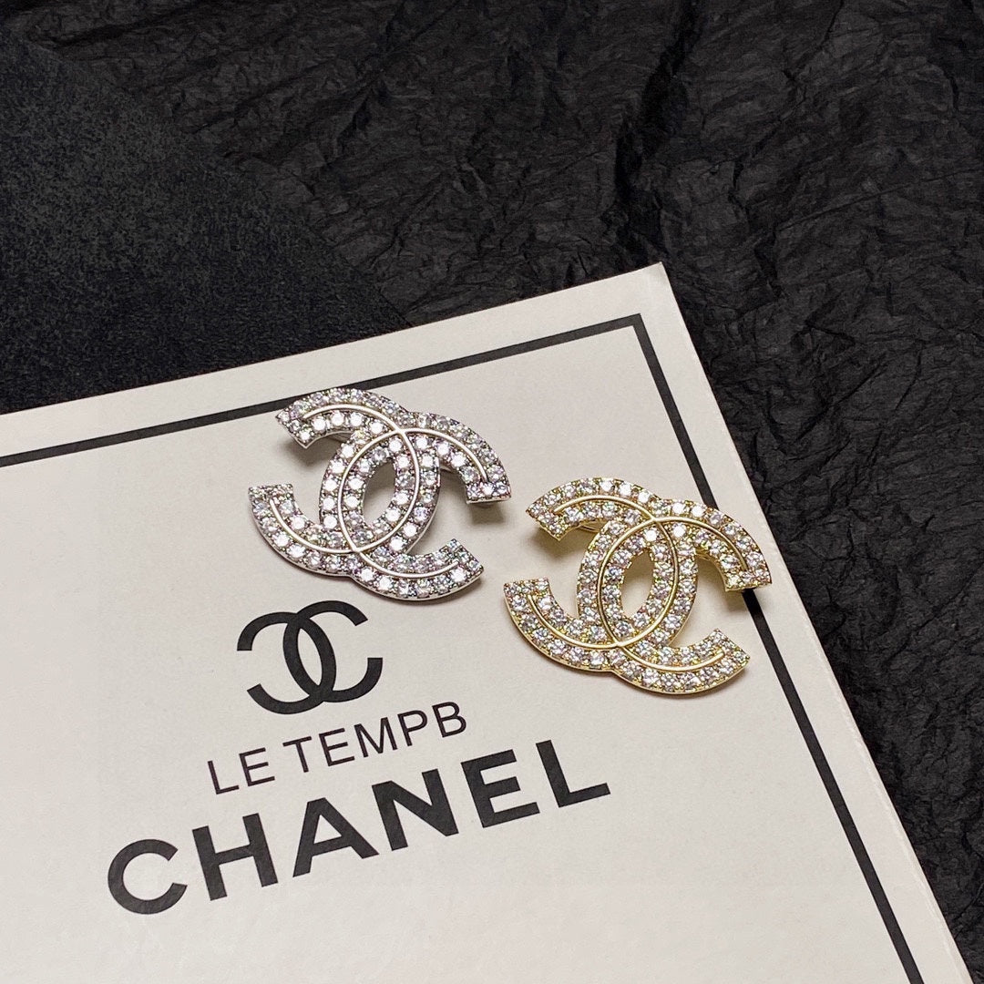 Chanel Diamonds Set Brooches 18K Gold Brooch product image 3, provided for visual reference and product detail review