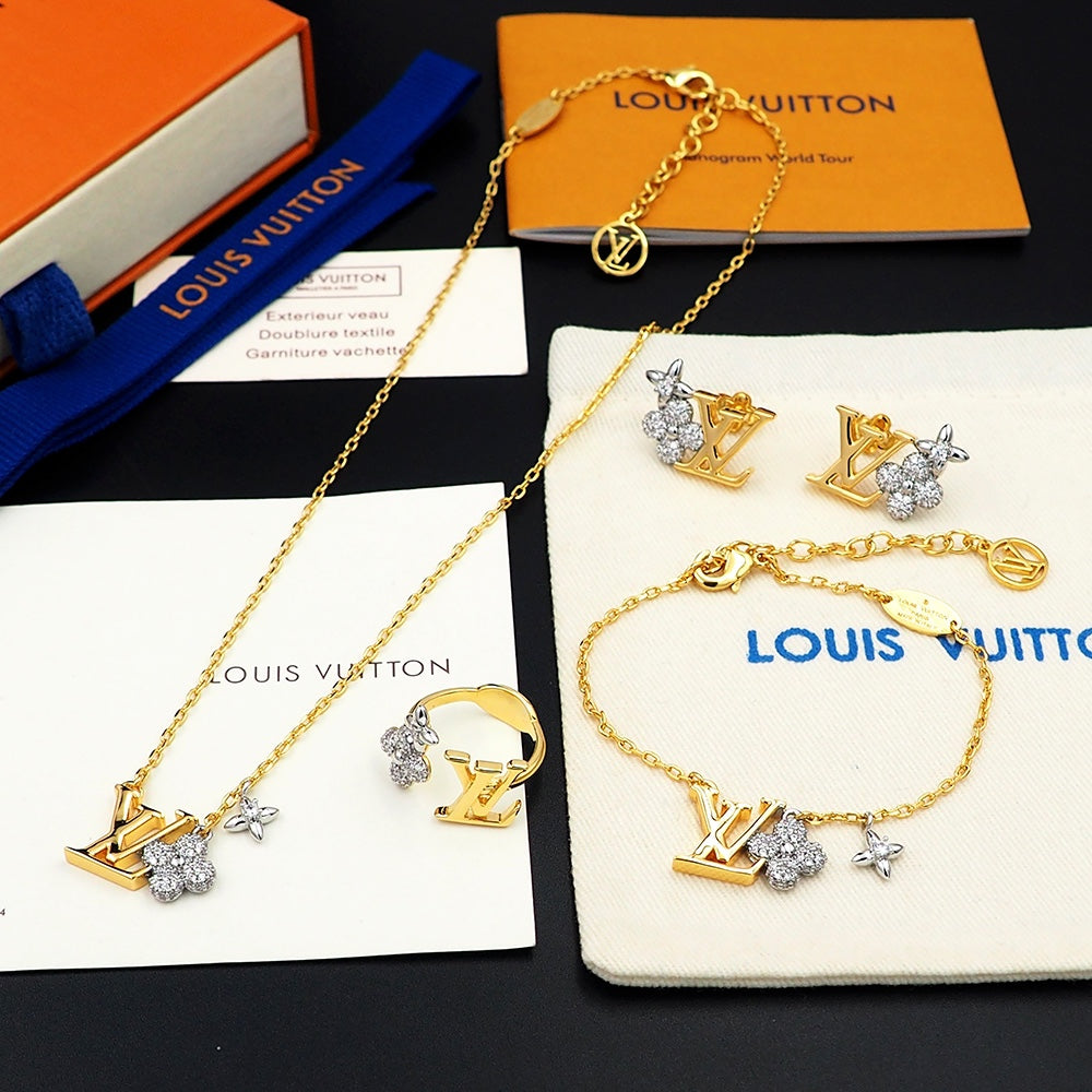 Louis Vuitton Gram 18K Gold Ring product image 5, provided for visual reference and product detail review