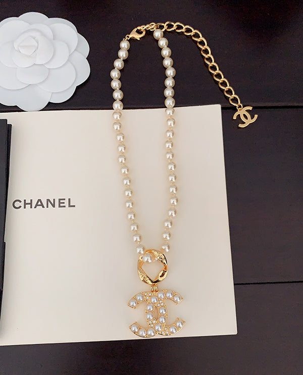 Chanel Classic Pearl 18K Gold Necklace product image 2, provided for visual reference and product detail review