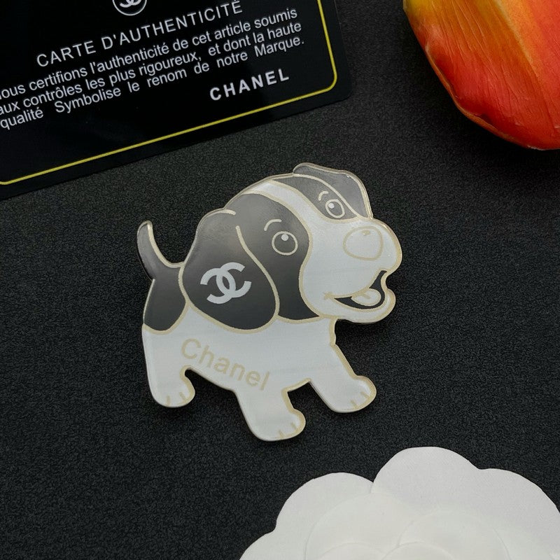 Chanel Dog 18K Gold Brooch product image 1, provided for visual reference and product detail review