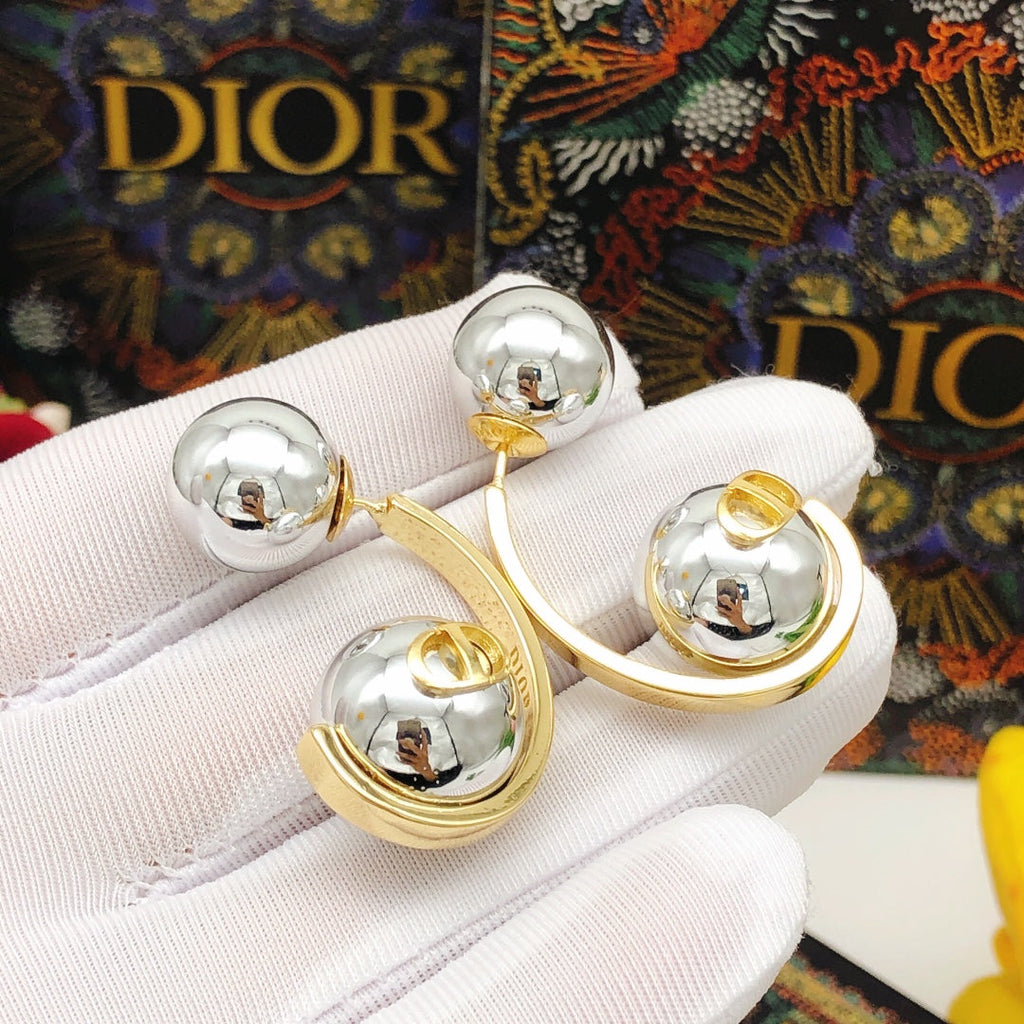 Dior Tribales 18K Gold Earrings product image 5, provided for visual reference and product detail review