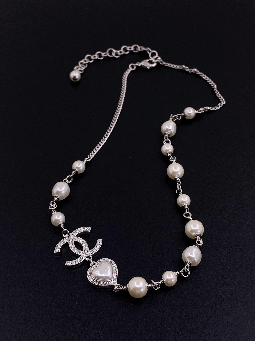 Pearls Crystals 18K Gold Necklace product image 2, provided for visual reference and product detail review