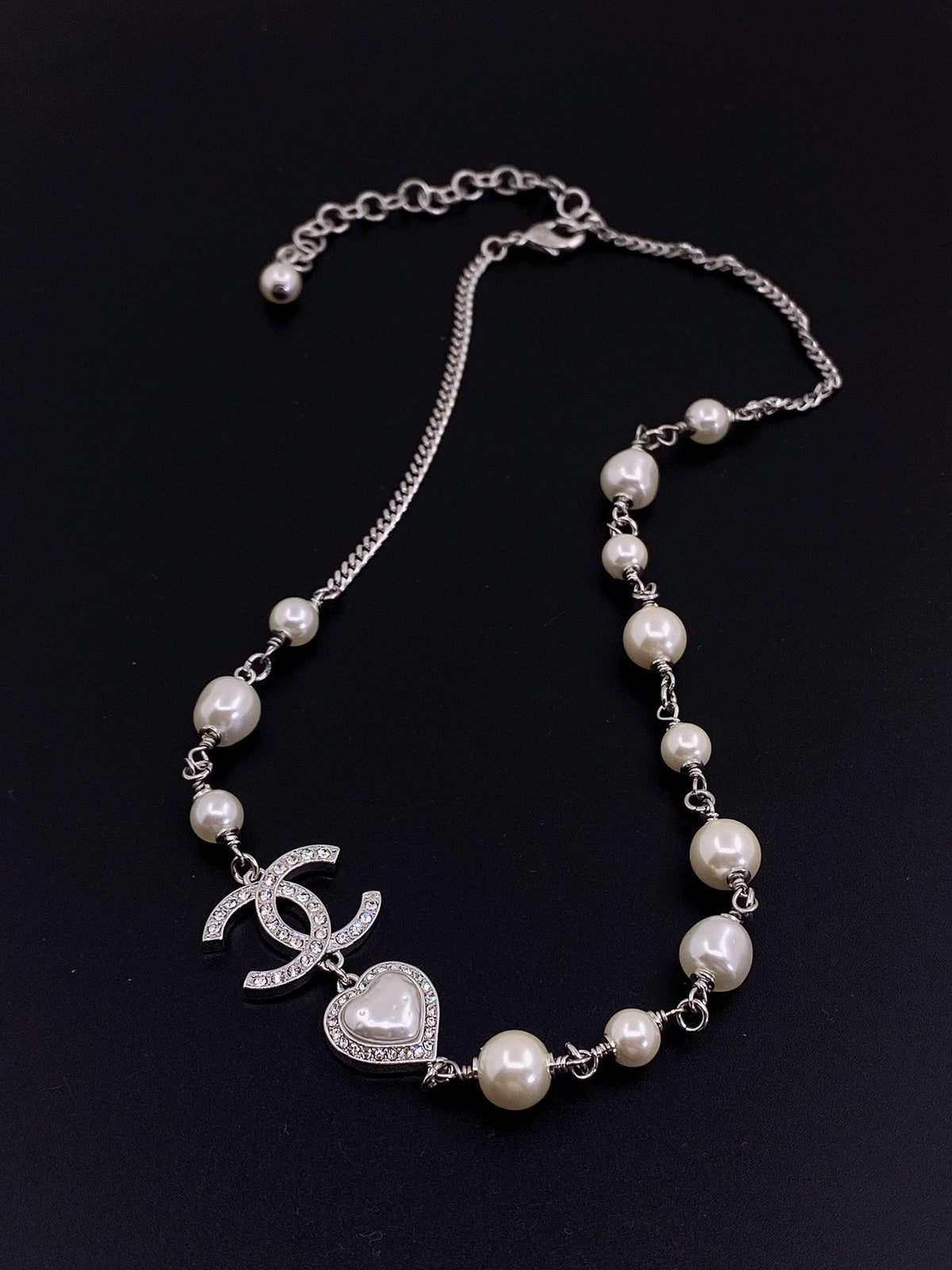 Pearls Crystals 18K Gold Necklace product image 2, provided for visual reference and product detail review