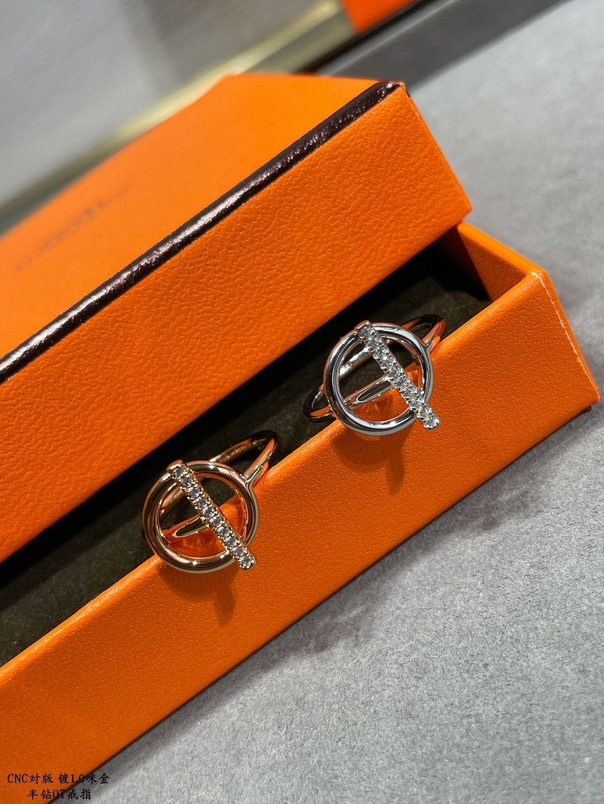 Hermes Echappee Diamond 18K Gold Ring product image 3, provided for visual reference and product detail review