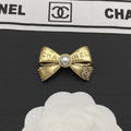 Chanel Bow Tie Pearl Gold 18K Gold Brooch product image 1, provided for visual reference and product detail review