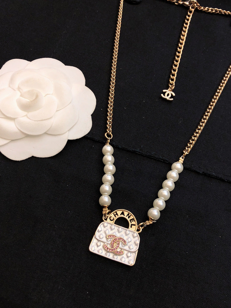 Chanel Pearls Bag Pendant 18K Gold Necklace product image 5, provided for visual reference and product detail review