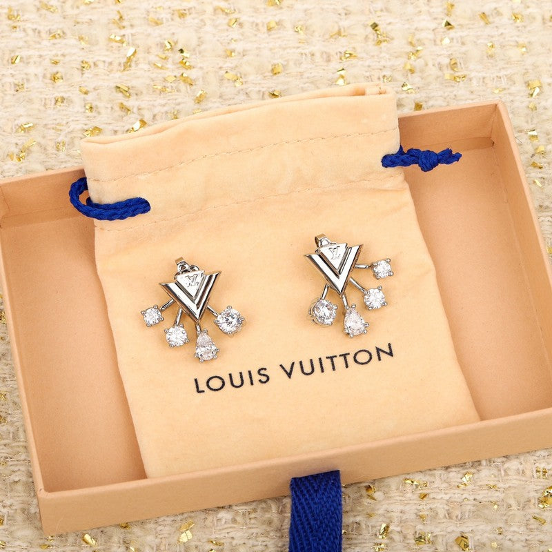 Louis Vuitton Diamomd 18K Gold Earrings product image 5, provided for visual reference and product detail review