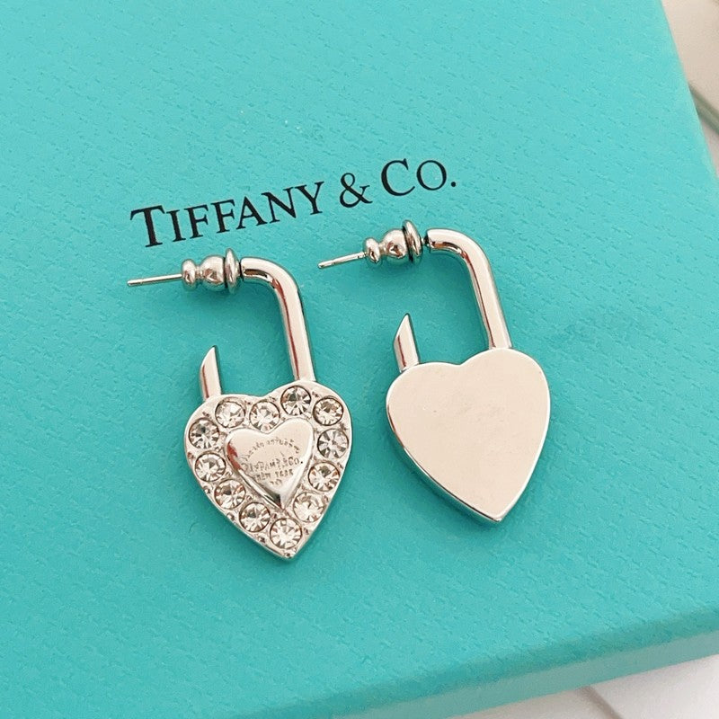 Tiffany Diamond Heart 18K Gold Earrings product image 4, provided for visual reference and product detail review