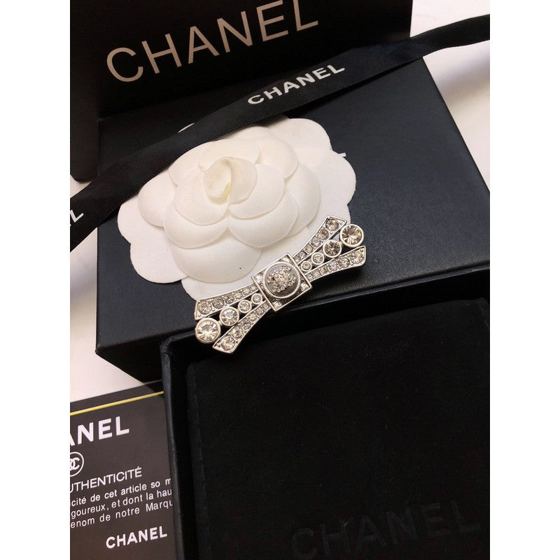 Chanel Bow Tie Diamond 18K Gold Brooch product image 3, provided for visual reference and product detail review