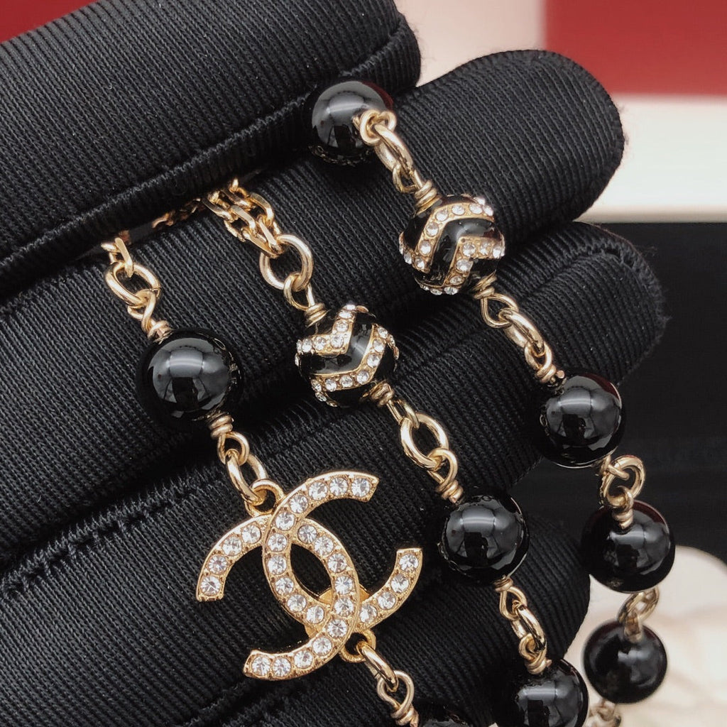 Chanel Black Pearls 18K Gold Necklace product image 2, provided for visual reference and product detail review