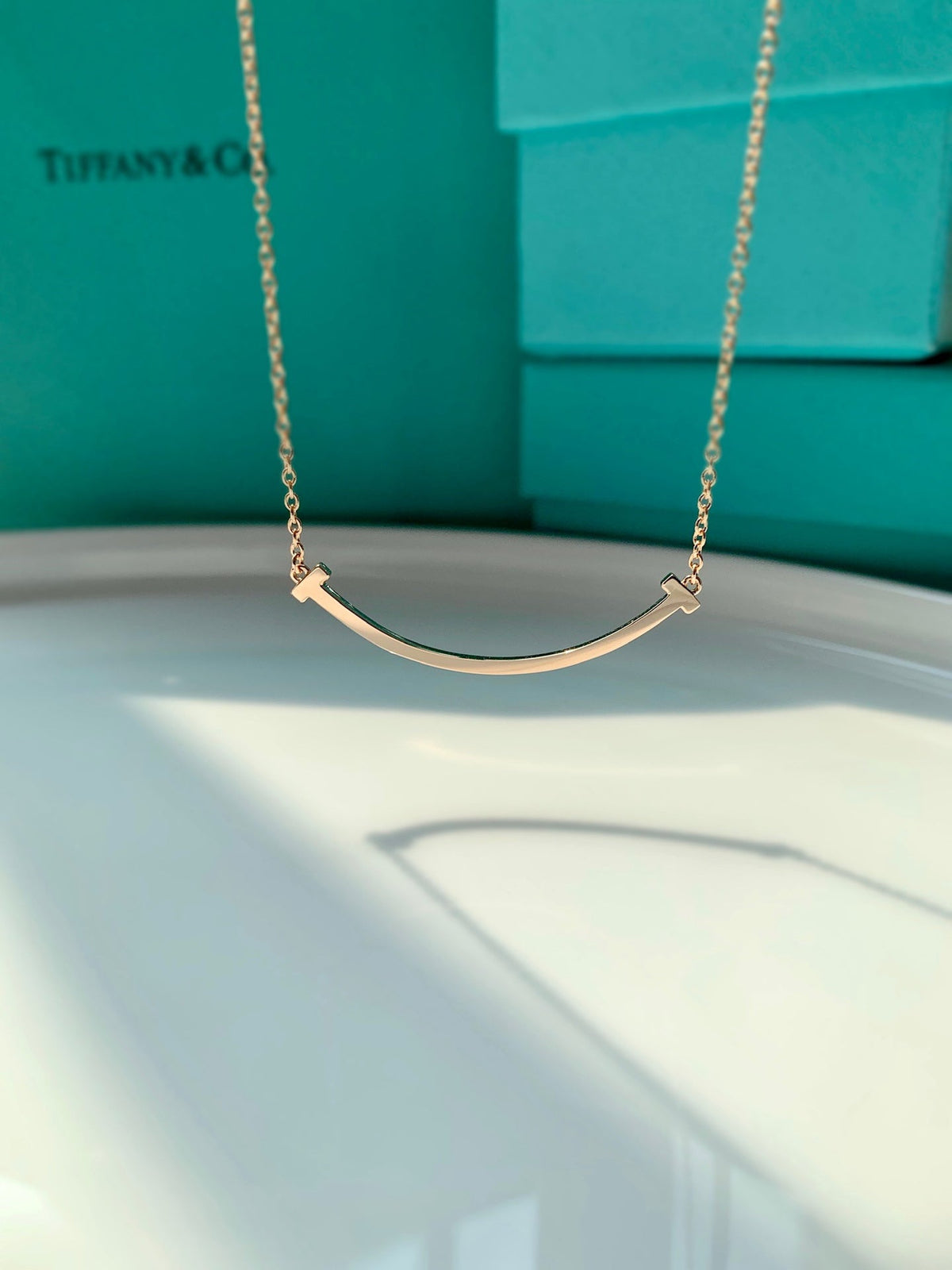 Tiffany Smile Pendant 18K Gold Necklace product image 4, provided for visual reference and product detail review