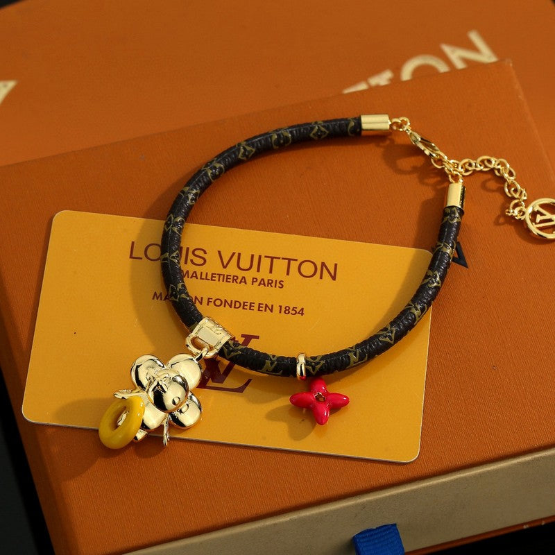 Louis Vuitton Circle 18K Gold Bracelet product image 2, provided for visual reference and product detail review