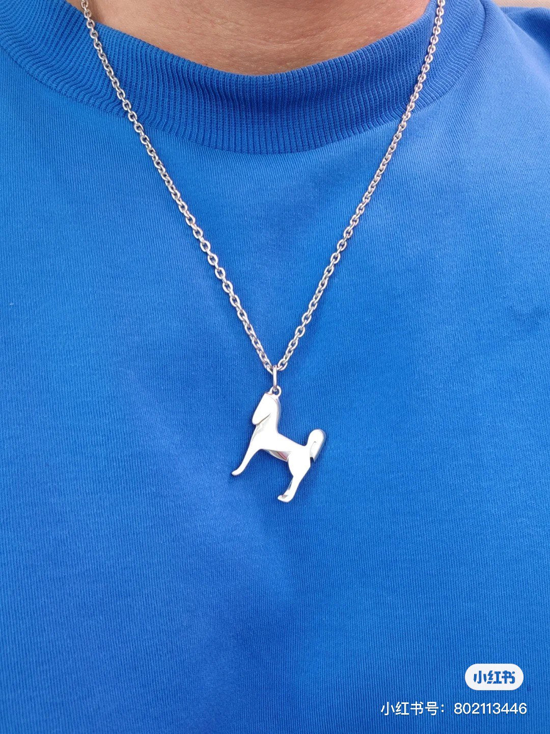 Hermes Panache Pendant 18K Gold Necklace product image 5, provided for visual reference and product detail review