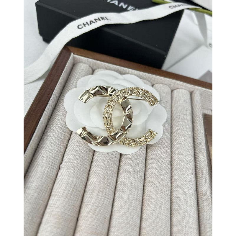Chanel Gold 18K Gold Brooch product image 3, provided for visual reference and product detail review