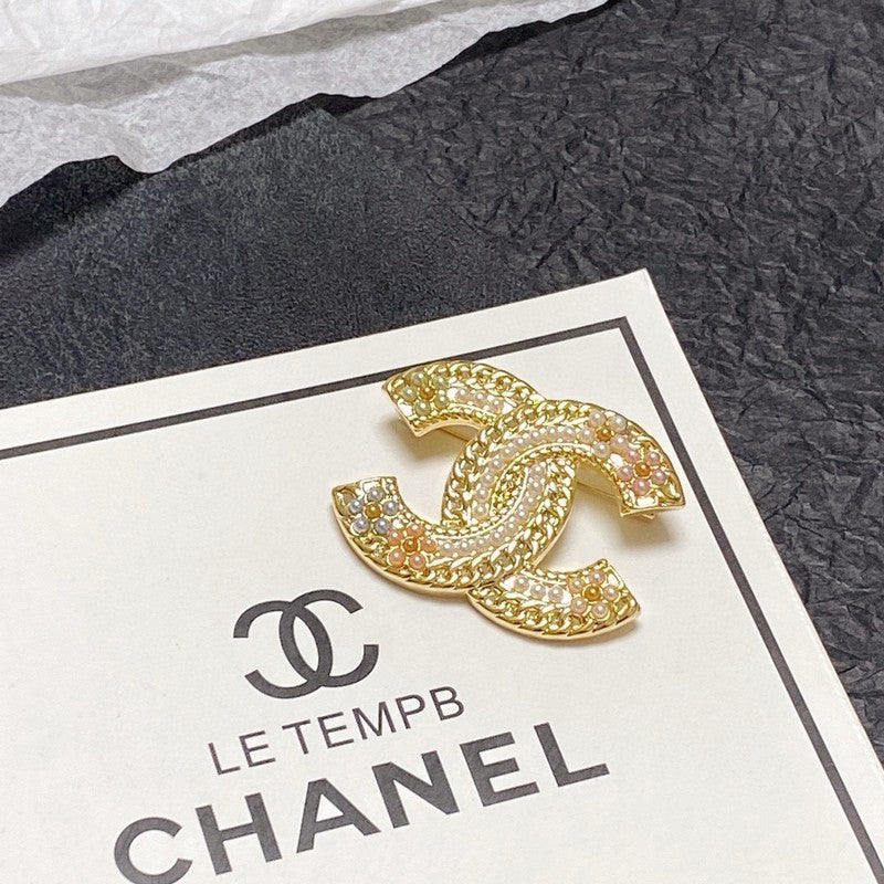 Chanel Pearl Gold 18K Gold Brooch product image 3, provided for visual reference and product detail review