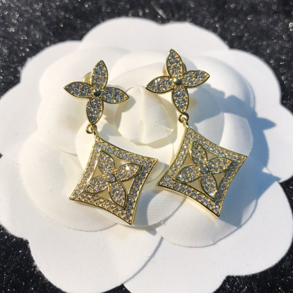 Louis Vuitton Blossom 18K Gold Earrings product image 1, provided for visual reference and product detail review