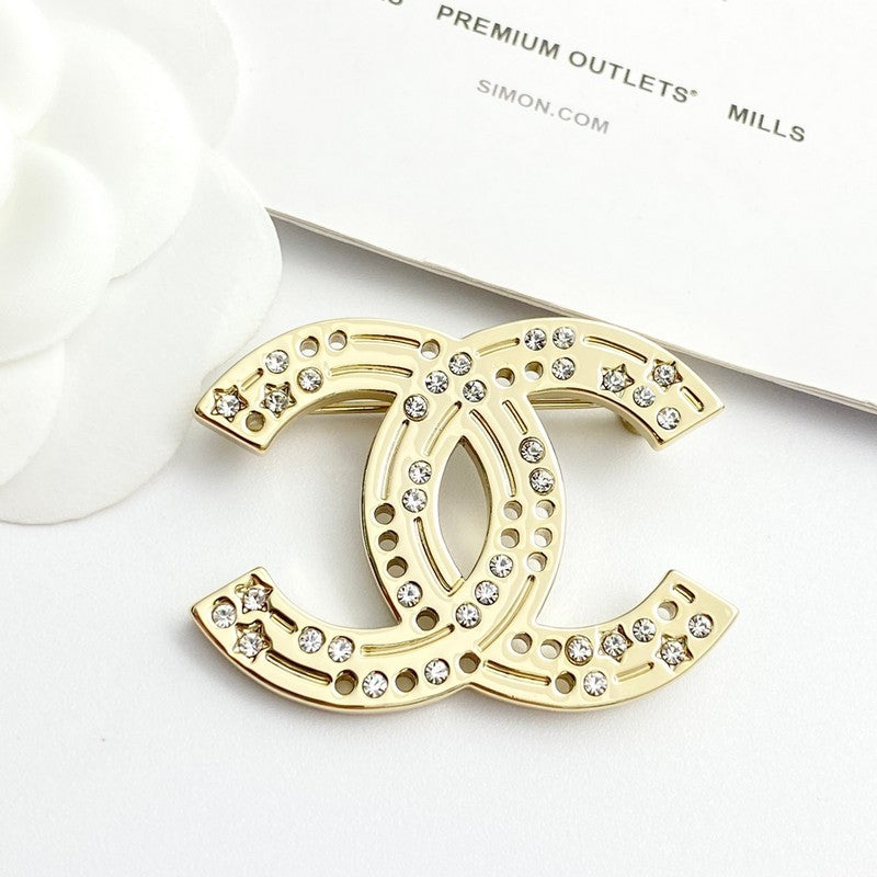 Chanel 24A Diamond Gold 18K Gold Brooch product image 2, provided for visual reference and product detail review