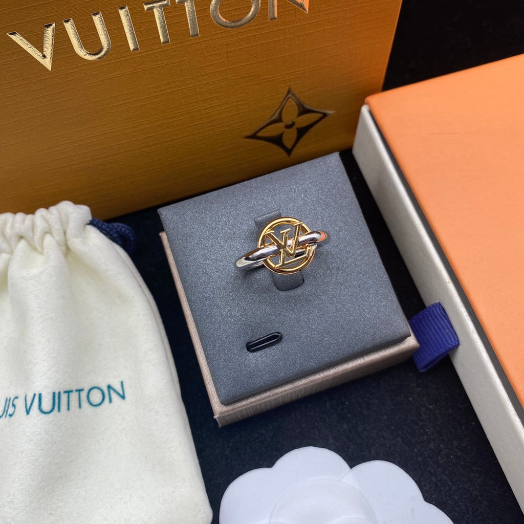 Louis Vuitton Vintage 18K Gold Ring product image 5, provided for visual reference and product detail review
