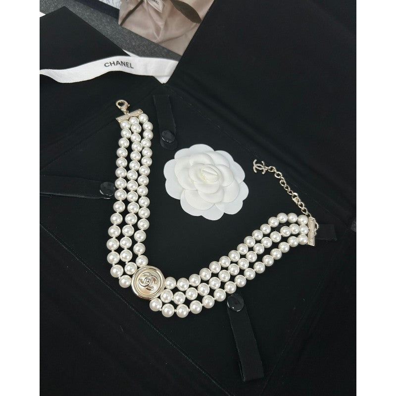 Chanel Choker Pearl Chain 18K Gold Necklace product image 4, provided for visual reference and product detail review