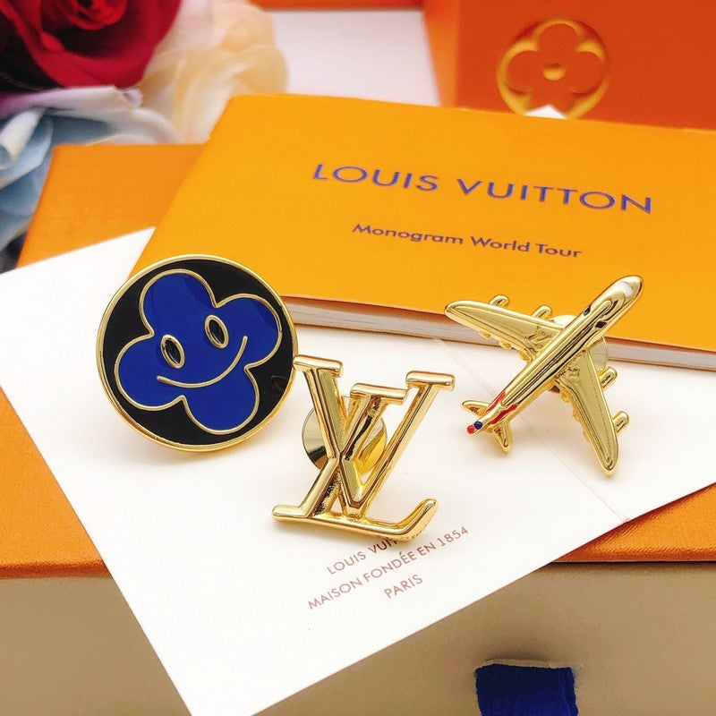 Louis Vuitton Plane 18K Gold Brooch product image 2, provided for visual reference and product detail review