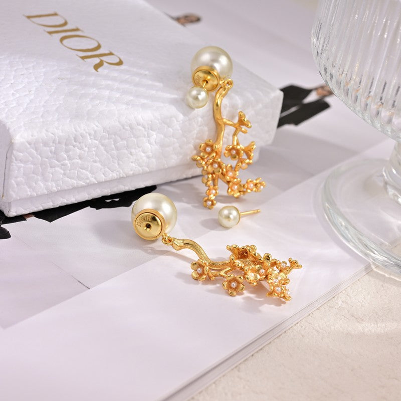 Dior Tribales Tree Clip 18K Gold Earrings product image 4, provided for visual reference and product detail review