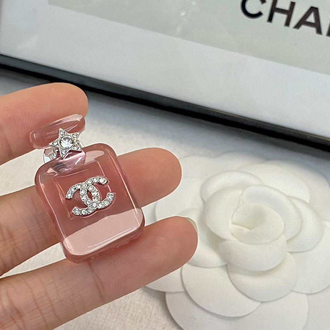 Chanel Perfume Color Bottle 18K Gold Brooch product image 15, provided for visual reference and product detail review