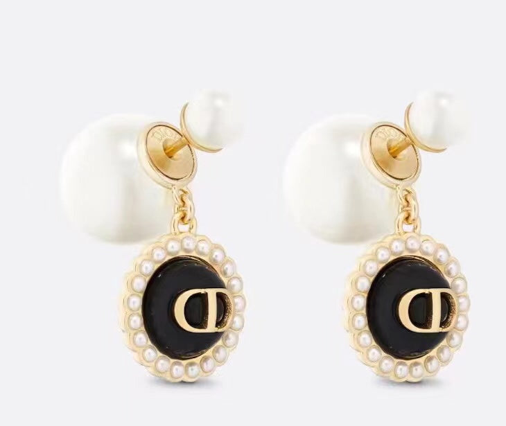 Dior Pearls 18K Gold Earrings product image 3, provided for visual reference and product detail review