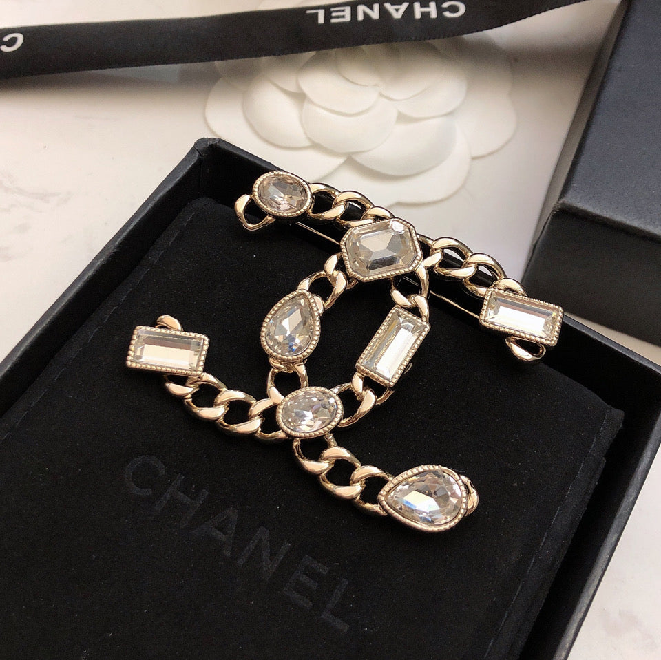 Chanel Crystals Strass 18K Gold Brooch product image 1, provided for visual reference and product detail review