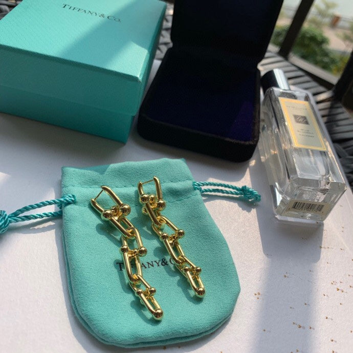 Tiffany HardWear Graduated Link 18K Gold Earrings product image 2, provided for visual reference and product detail review