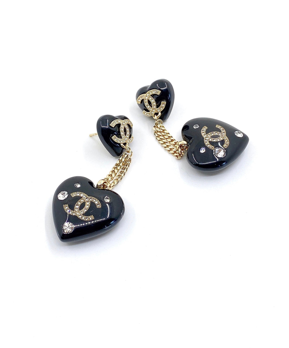 Chanel Heart Pendant 18K Gold Earrings product image 2, provided for visual reference and product detail review