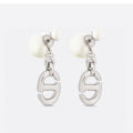 Dior 30 Montaigne 18K Gold Earrings product image 1, provided for visual reference and product detail review
