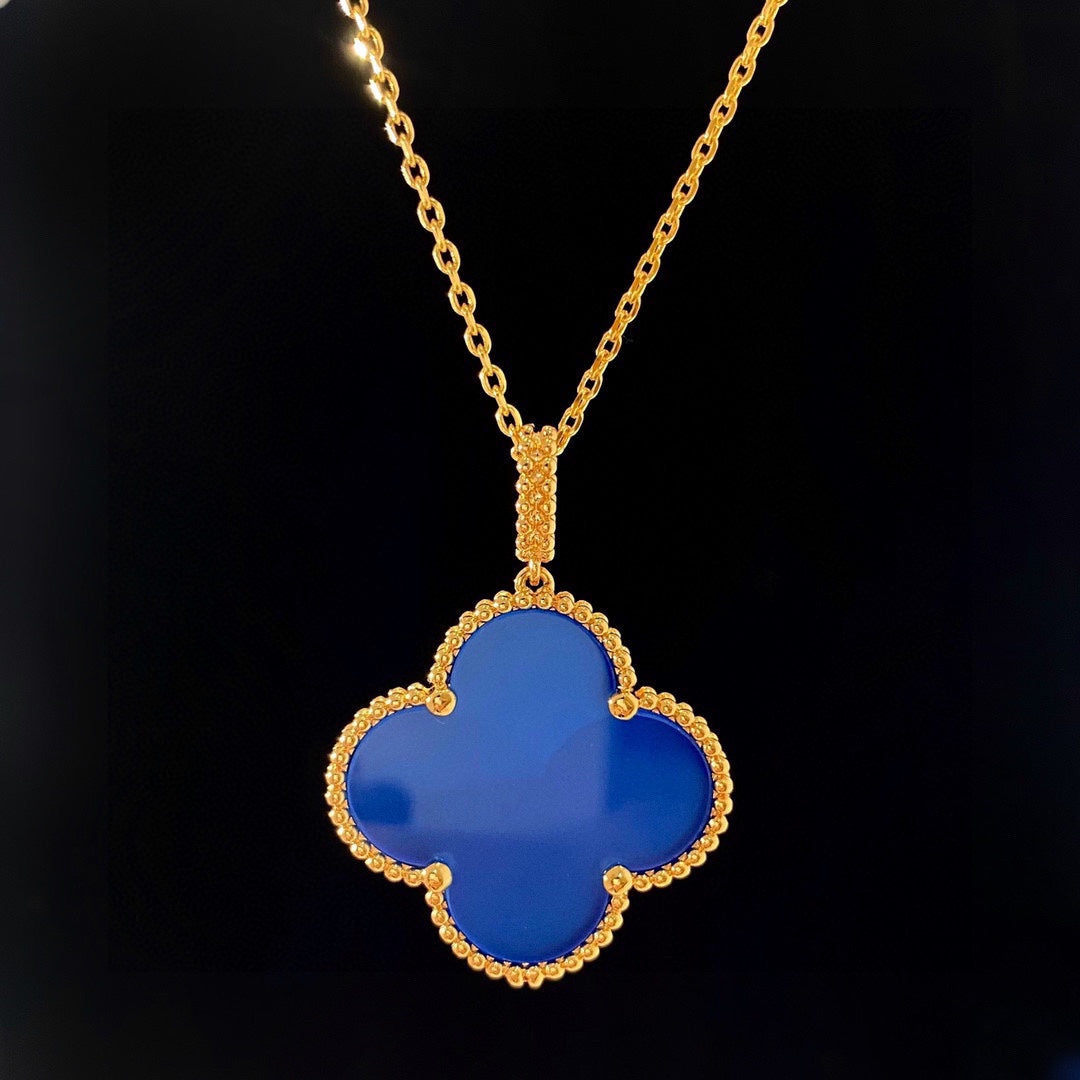 Magic Alhambra Agate Clover 18K Gold Necklace product image 10, provided for visual reference and product detail review